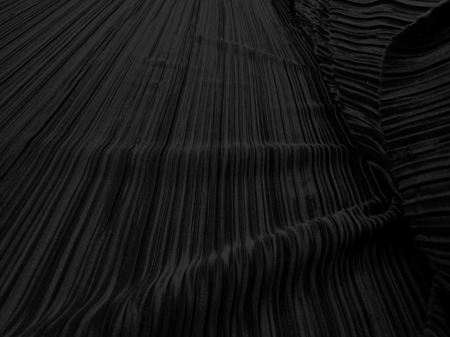 Black Plissé Fabric – Lightweight Pleated Polyester Fabric, 145cm Wide