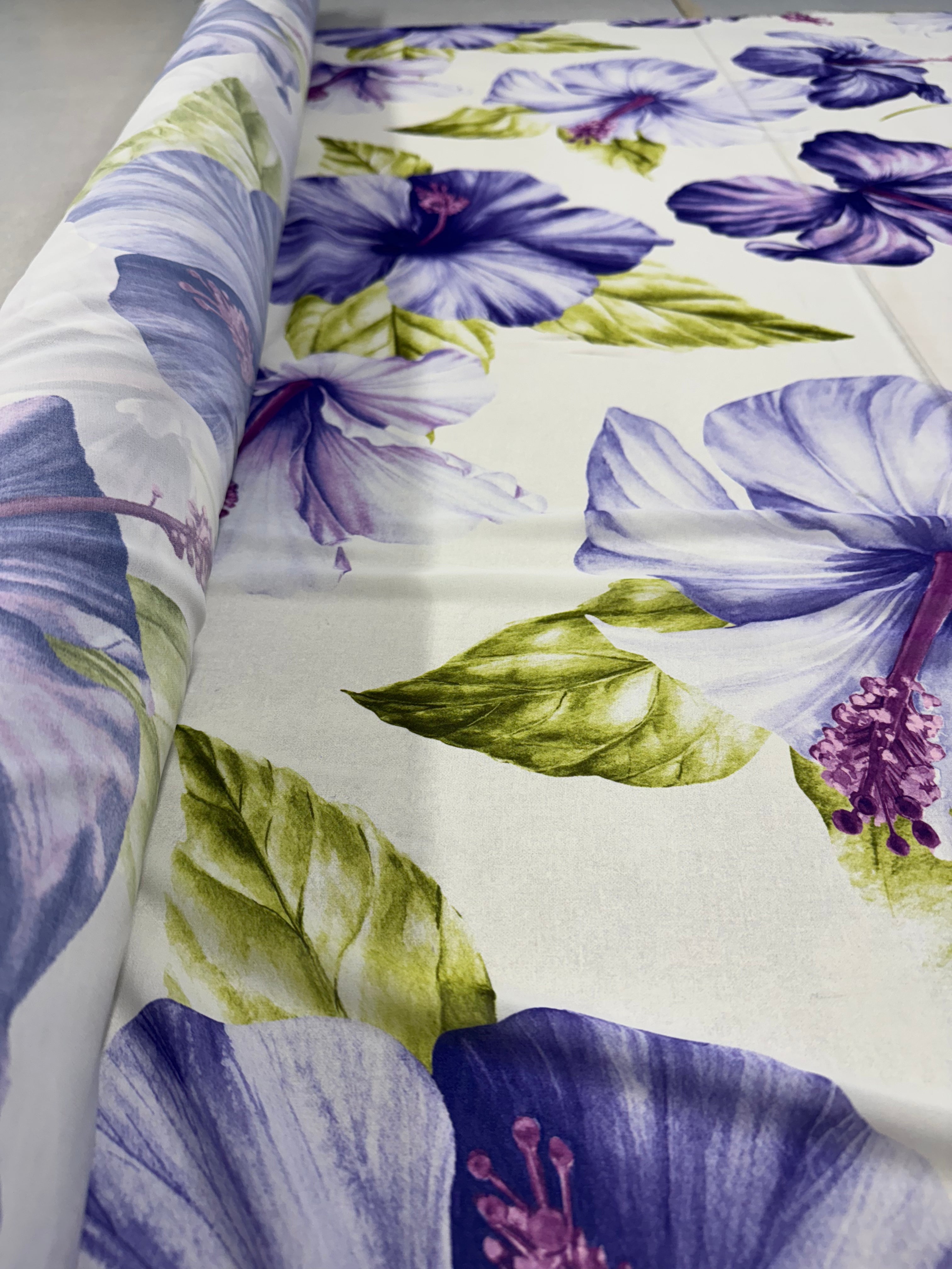 Dressmaking & Statement Fabric – White Tropical Hibiscus Floral Woven Fabric – Large Purple Floral Print – 148cm