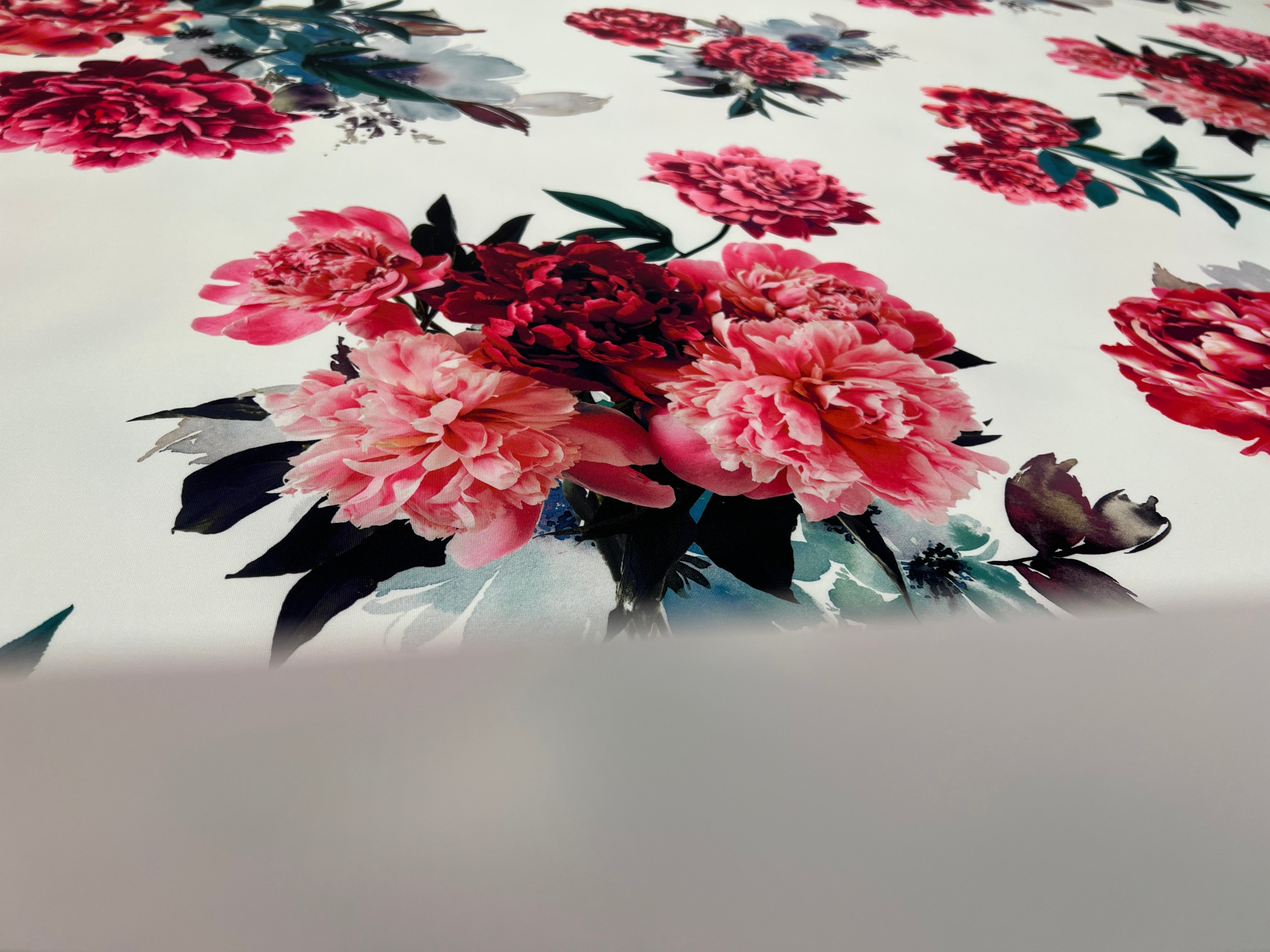 Dressmaking & Jersey Fabric – White Floral Stretch Fabric with Red & Pink Peony Print – 147cm