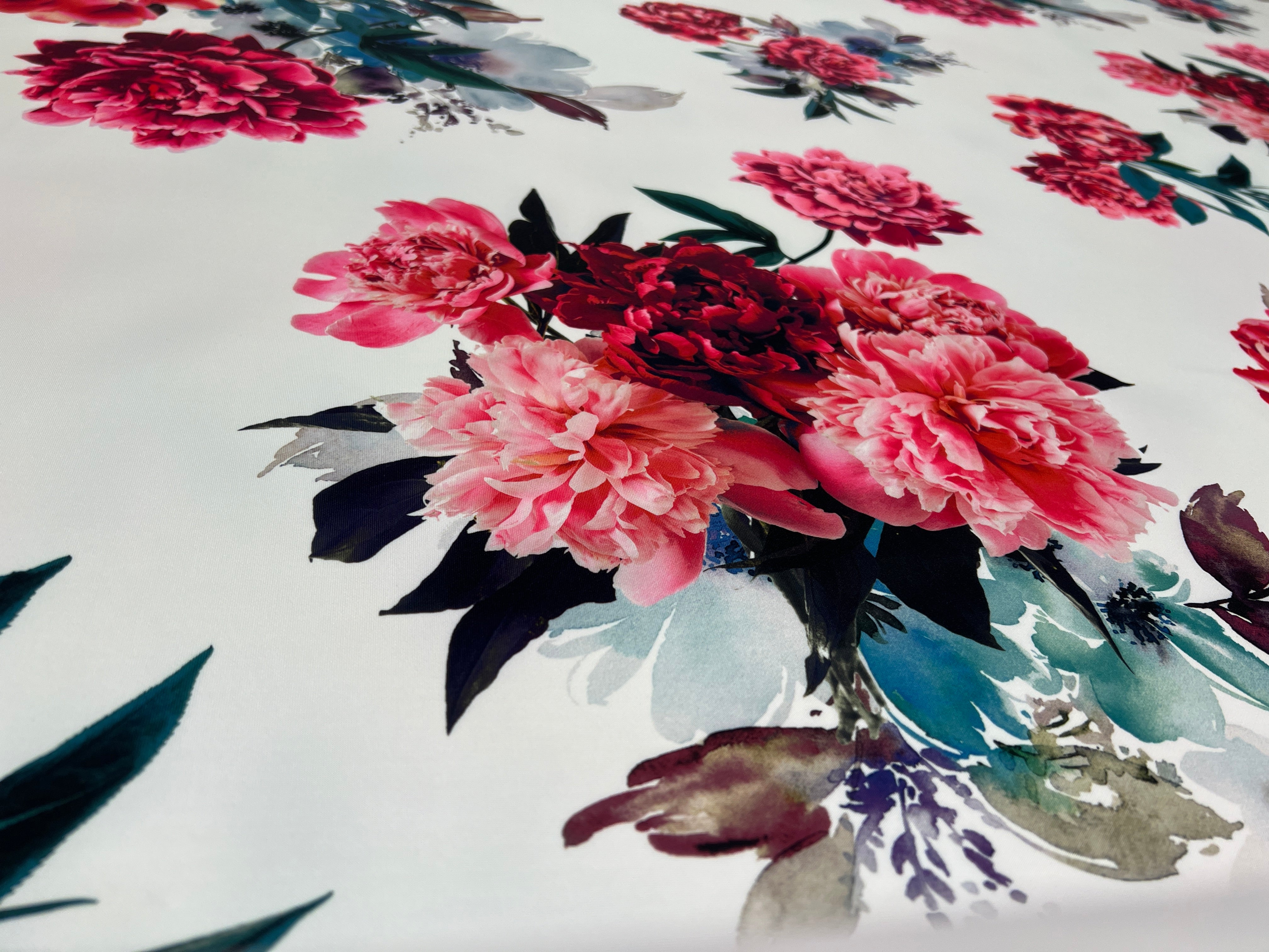Dressmaking & Jersey Fabric – White Floral Stretch Fabric with Red & Pink Peony Print – 147cm