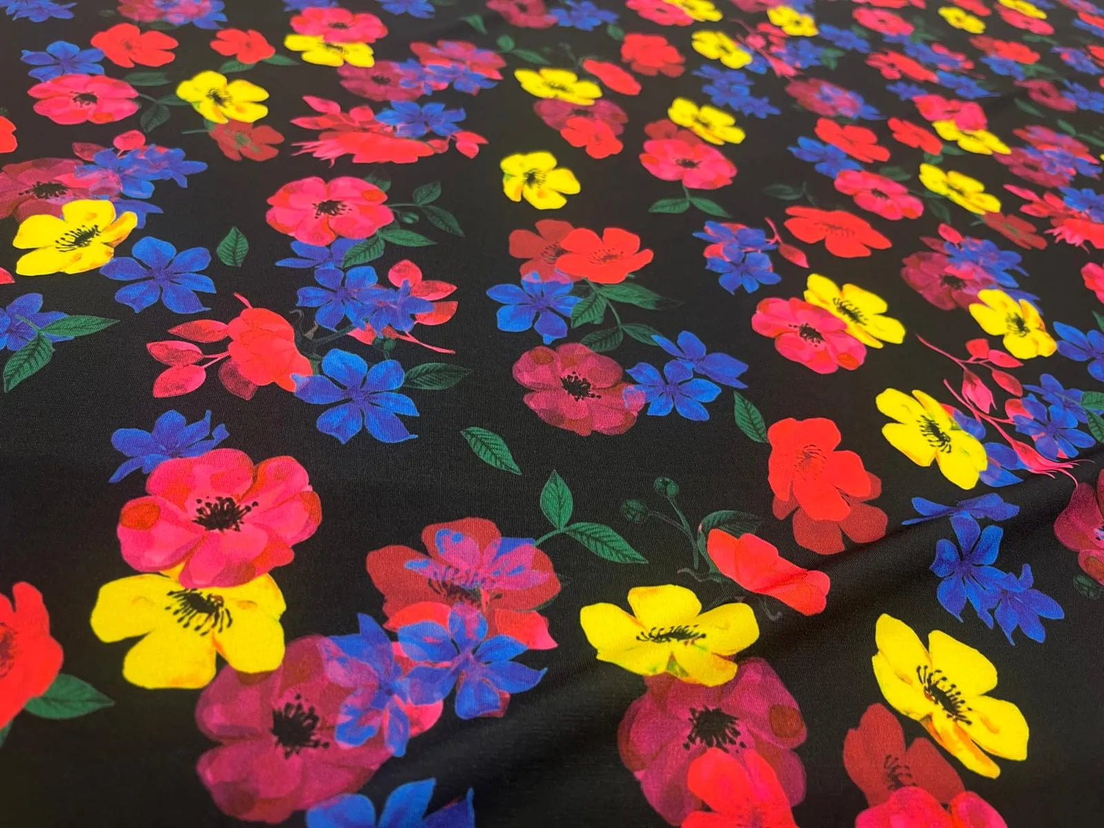 Floral stretch jersey fabric suitable for dresses and tops