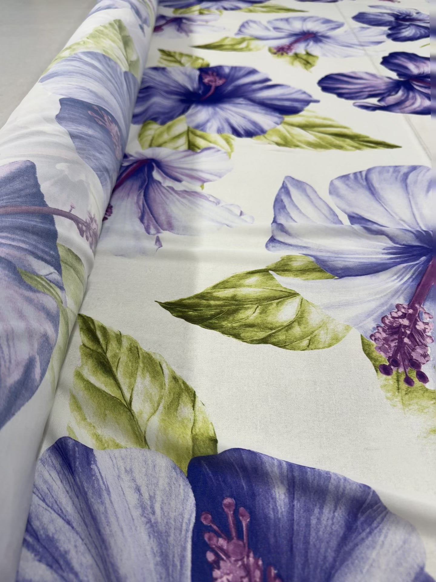 Dressmaking & Statement Fabric – White Tropical Hibiscus Floral Woven Fabric – Large Purple Floral Print – 148cm