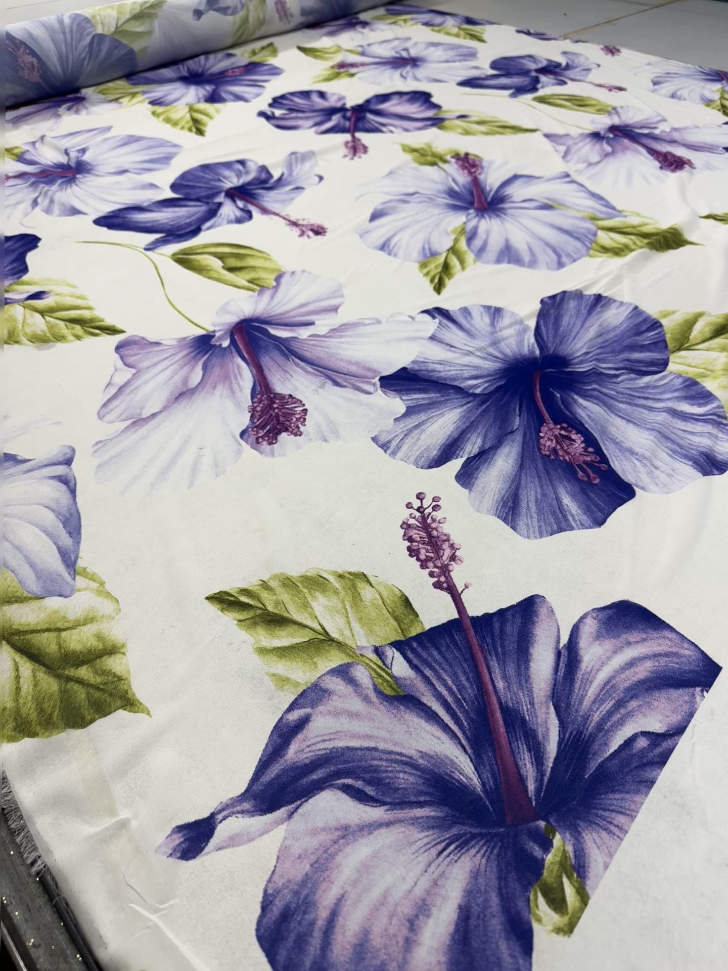 Dressmaking & Statement Fabric – White Tropical Hibiscus Floral Woven Fabric – Large Purple Floral Print – 148cm