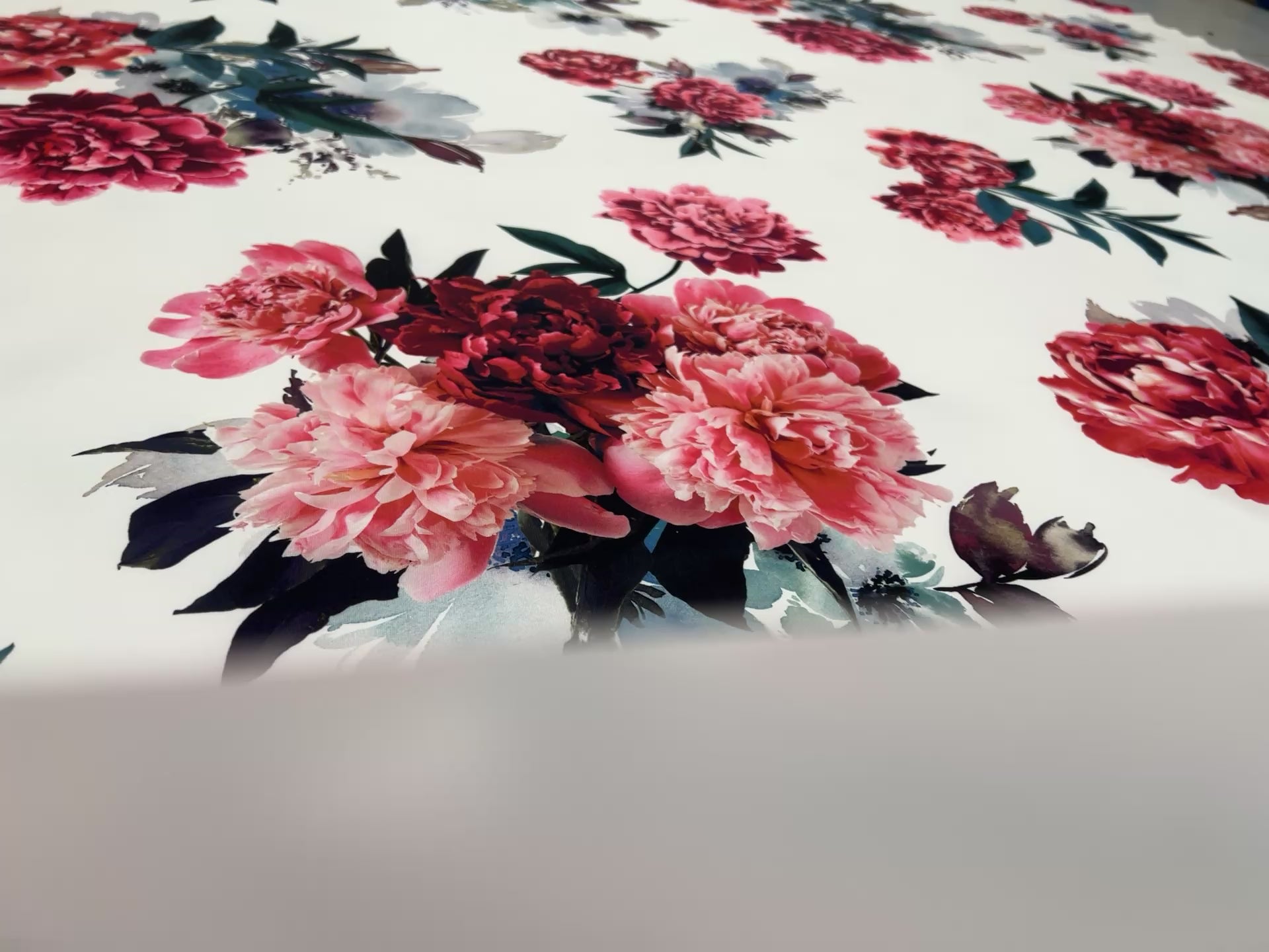 Dressmaking & Jersey Fabric – White Floral Stretch Fabric with Red & Pink Peony Print – 147cm